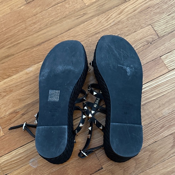 Valentino Garavani Black Sandals with gold Studs - Picture 4 of 6